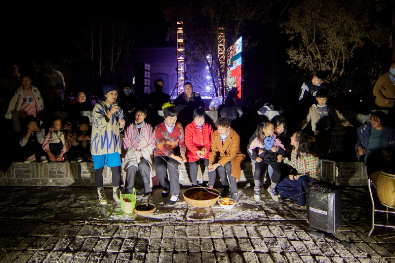 左靖常把自己视为外来者，当他们与大南坡村民建立起羁绊，就无法再将大南坡仅仅视为一个接受委托前来工作的项目地。
