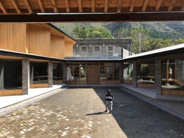 泸州配资公司 左靖谈大南坡计划：乡村建设需要“长效主义”