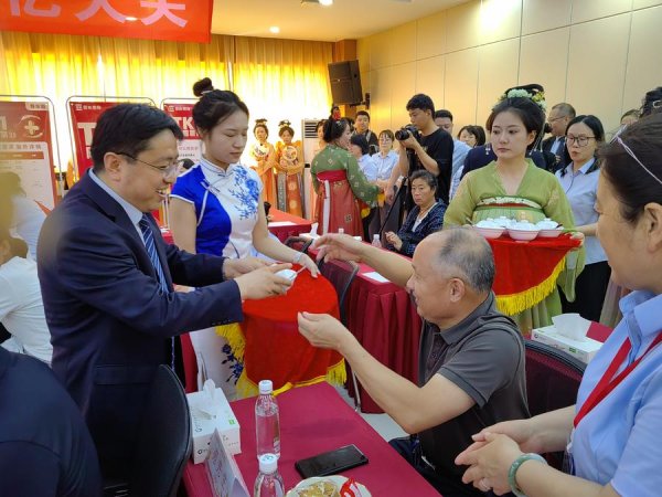 配资门户平台 以文化赋能金融服务创新 中国人寿菏泽分公司开展黄河文化客户体验活动