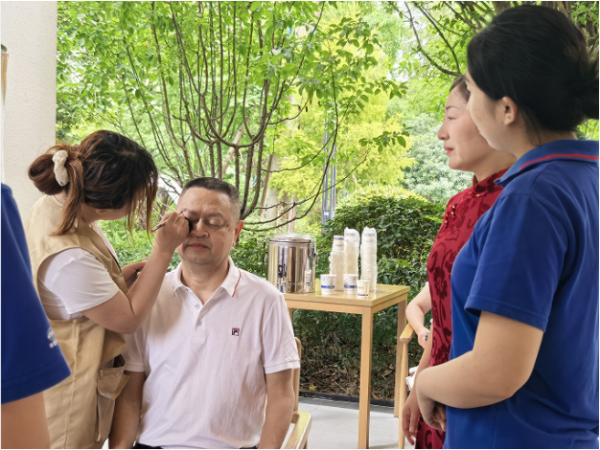 手机股票配资 温情活动暖社区，多元服务惠万家